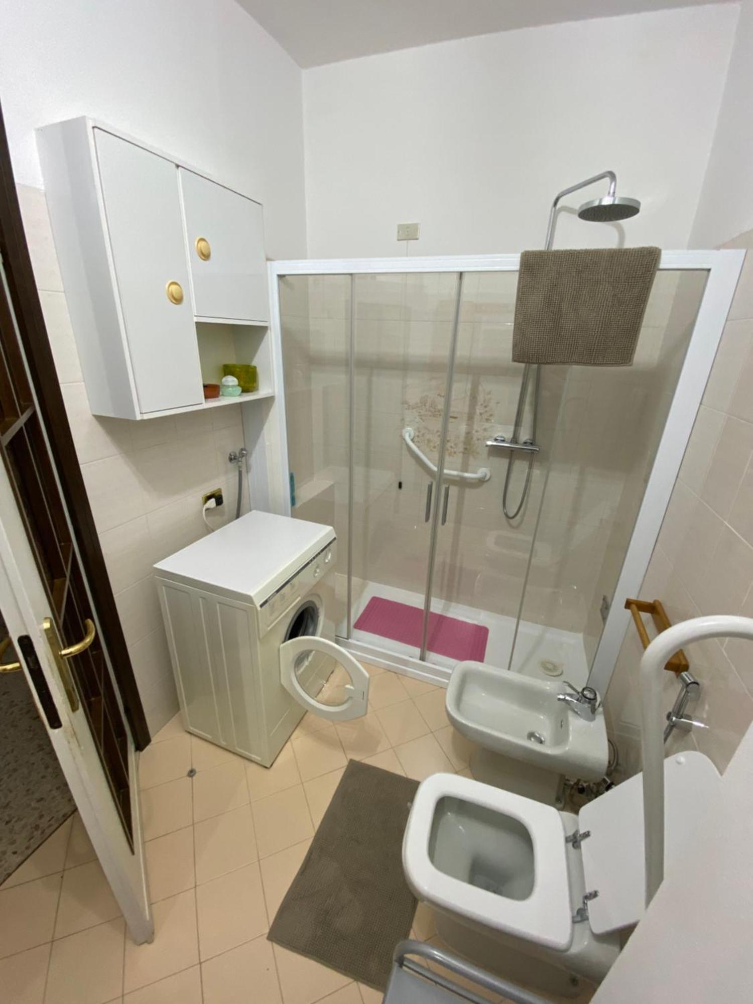 La Casa Rosa By Roby&Silvy Apartment Bellano Bagian luar foto